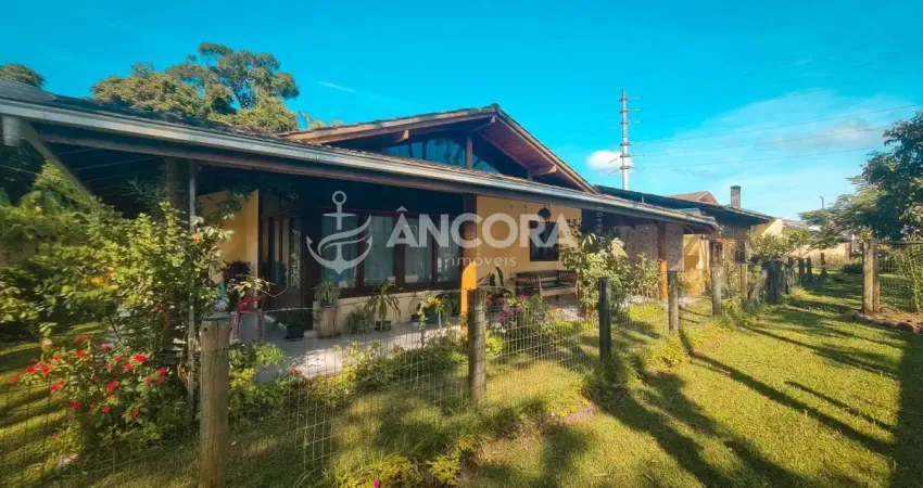 Casa de campo estilo chácara em terreno de 1.375 m² no centro de itapoá a apenas 350 metros do mar