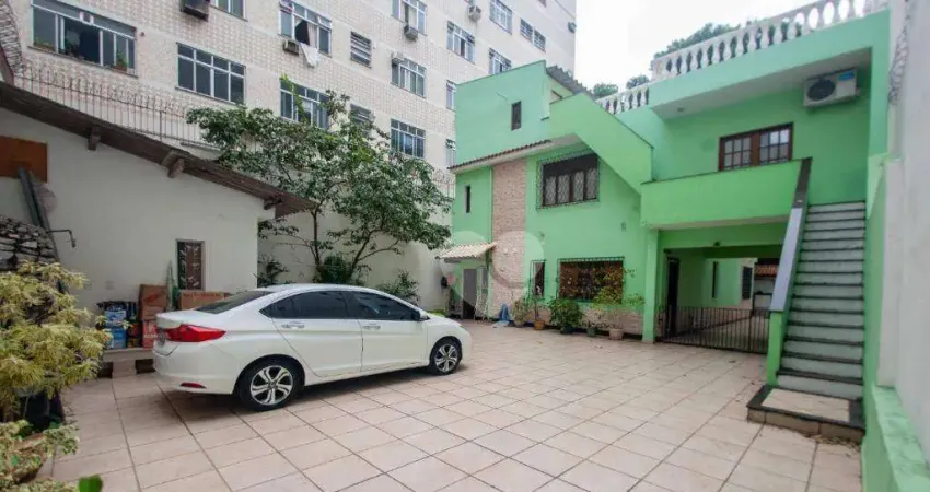 Maravilhosa casa com 5 quartos,vagas no Grajaú- Grajaú