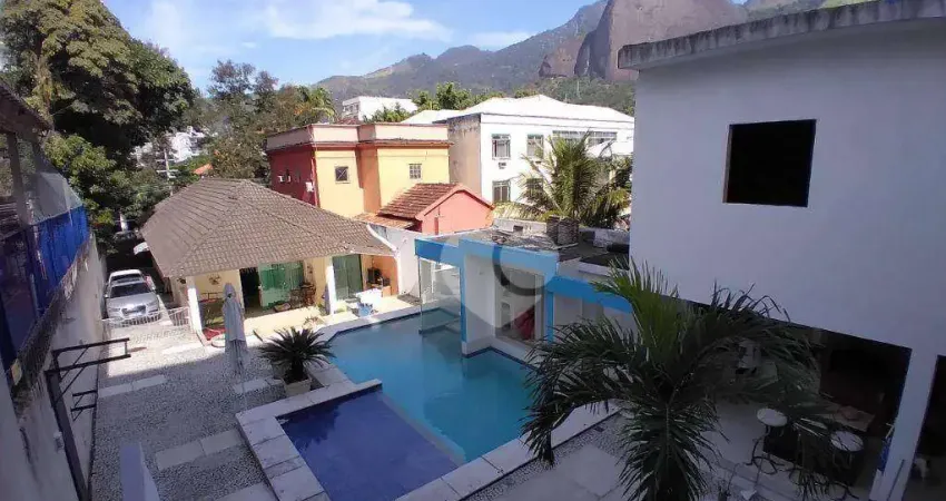 Casa com 4 quartos  quintal piscina à venda, 323 m² por R$ 2.150.000 - Grajaú - Rio de Janeiro/RJ