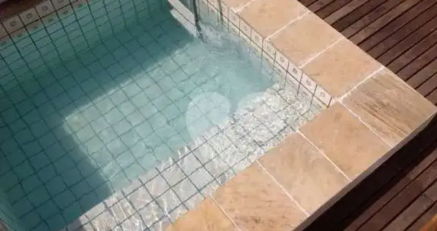 Cobertura duplex com piscina e vista parcial ao mar em Ipanema