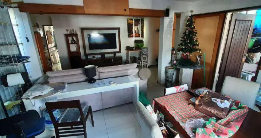 Cobertura 3 quartos  duplex, terraço e 2 vagas demarcadas.