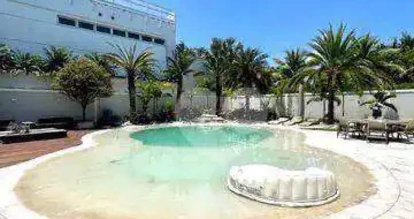 Condomínio malibu - casa cinematográfica de 4 suítes com piscina de prainha. barra da tijuca/rj.