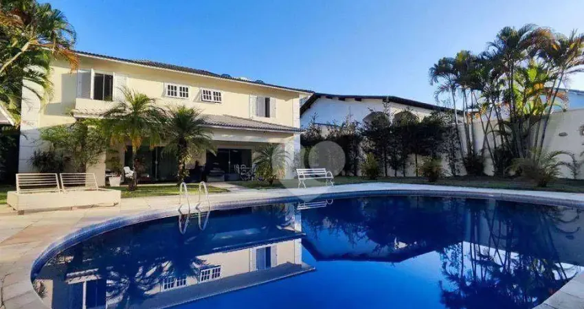 Condomínio Pedra de Itaúna - Casa Duplex em terreno de Esquina com 4 Suítes. Barra da Tijuca/RJ.