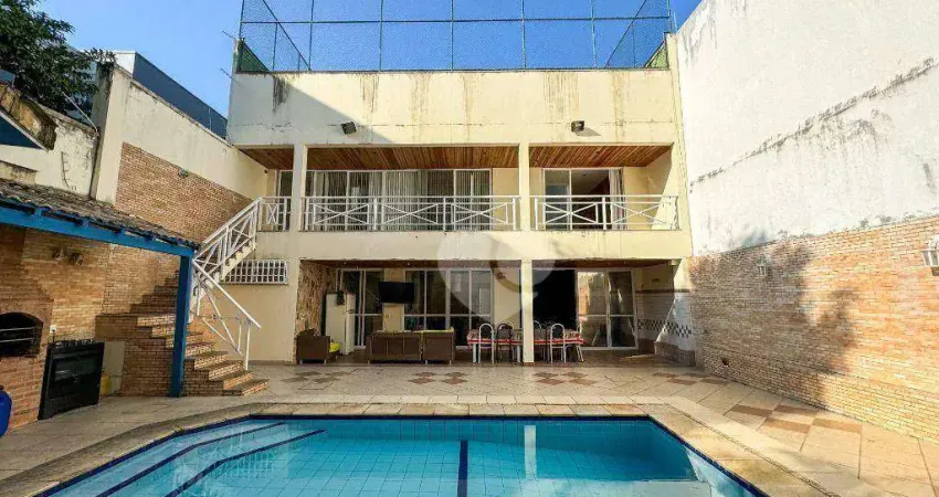 Casa Triplex a venda no Grajaú, com 4 Quartos sendo 3 suítes, varanda, piscina, churrasqueira e 5 vagas de garagem