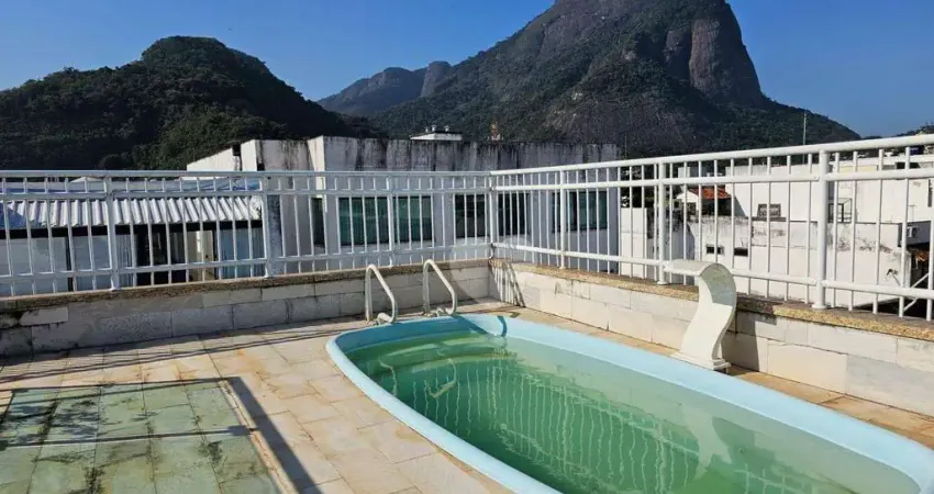 Jardim oceânico - cobertura duplex reformada com vista livre para a pedra da gávea, próximo a olegário maciel, praia e metrô. barra da tijuca/rj.