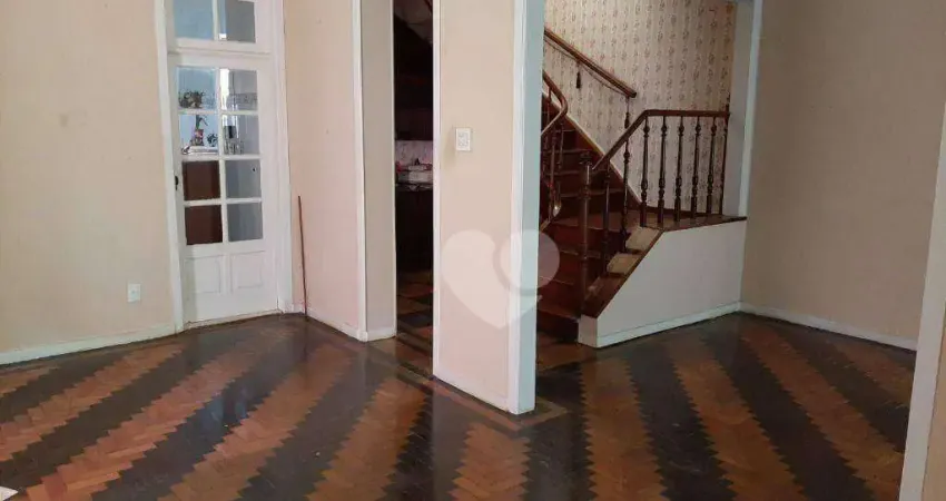 Casa duplex a venda no grajaú, 03 quartos, área serviço, gagragem, quintal, lavanderia e dependências.