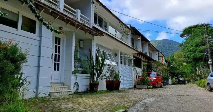 Casa de Rua com 4 quartos à venda, 240m² - Alto da Boa Vista