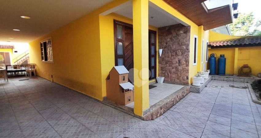 Casa 3 andares e Edicula Uruçanga a venda Freguesia Anil