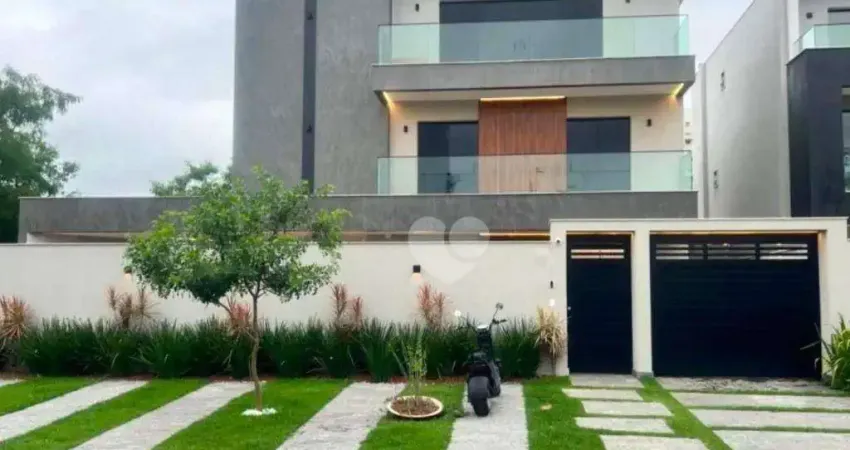 Maravilhosa casa com 3 suítes e lazer privativo no Recreio