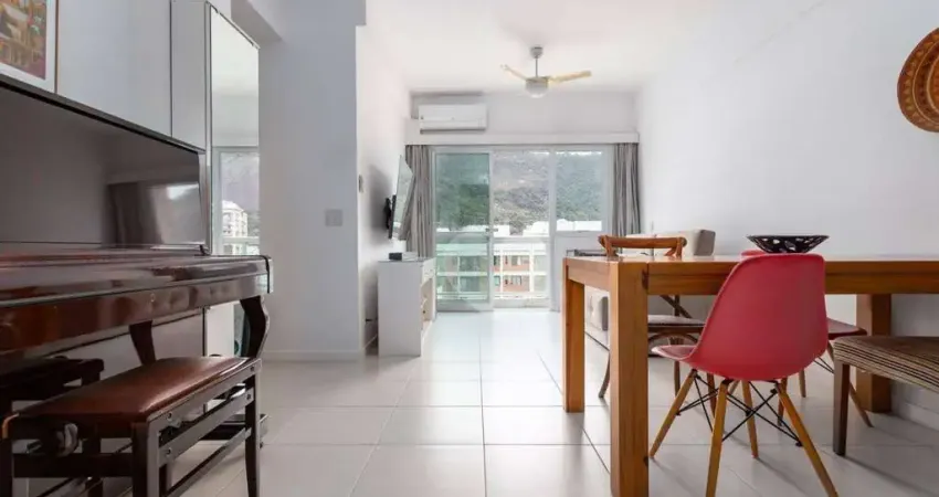 Apartamento em prédio com piscina ensolarada, 3 quartos, suíte, 2 vagas, dependência à venda, 89 m² por R$ 1.400.000 - Humaitá