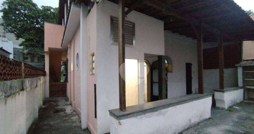 Apartamento tipo casa a venda, 86 metros, 03 quartos, suite, área de serviço, quintal, aceita pet, 01 vaga de garagem.