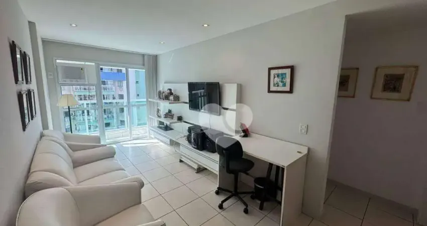 Condomínio San Filippo - Apartamento bem conservado mobiliado com armários. 2 Quartos sendo 1 Suíte. Barra da Tijuca/RJ.