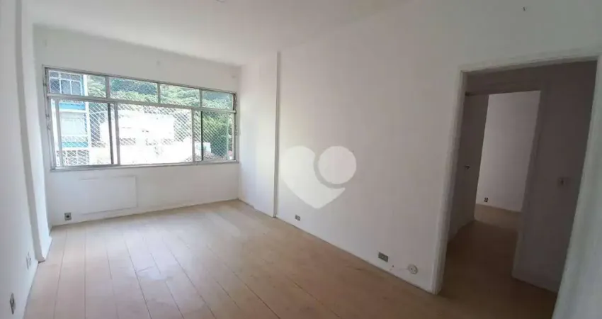 Apartamento com dois quartos na rua Pompeu Loureiro perto do metrô do Cantagalo