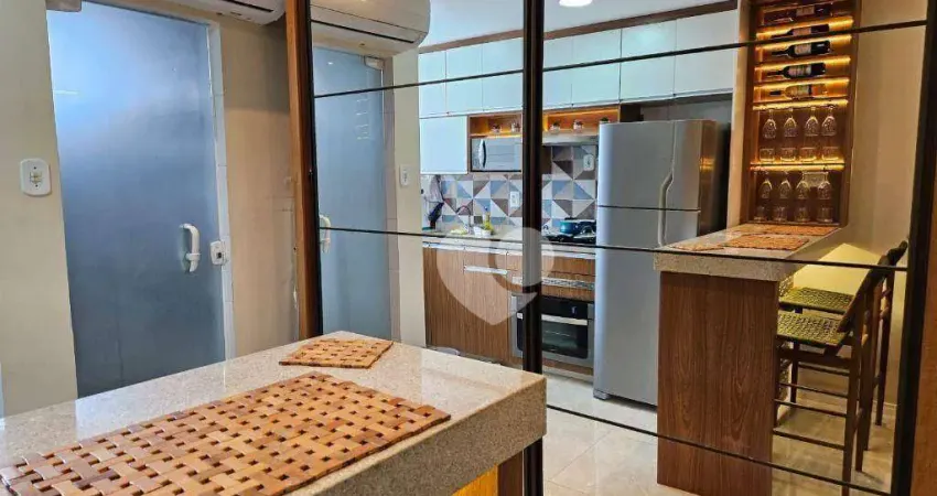 Meier vendo sala /loft com cozinha americana e banheiro com blindex.