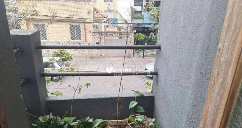 Andarai vendo rua barao de itaipu 2 quartos com sacadinha e terração.