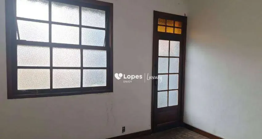 Andarai Vendo Rua Barao de Itaipu 2 quartos com sacadinha e terração.