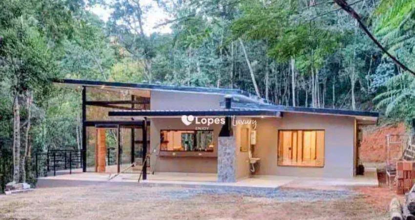 Casa em araras com 3 suítes à venda, 150 m², terreno 5.000 m², por r$ 2.050.000 - jrd araras - petrópolis/rj