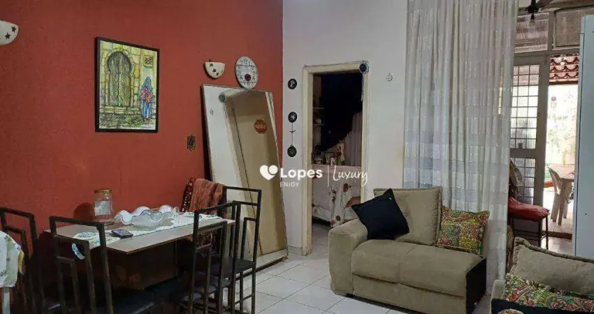 Apartamento térreo de 1 quarto com dependências completas.