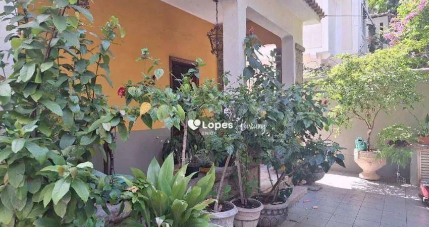 Casarão Duplex rua Gurupi entre Beijo Beijo e Planalto do Chopp com edicula e vaga para 4 carros