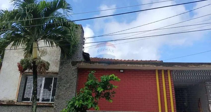 CASA A VENDA NO CENTRO COM 3 QUARTOS SENDO 1 SUITES