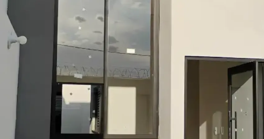 Linda casa, nova, pe direito duplo 2/4 laranjeiras uberlandia