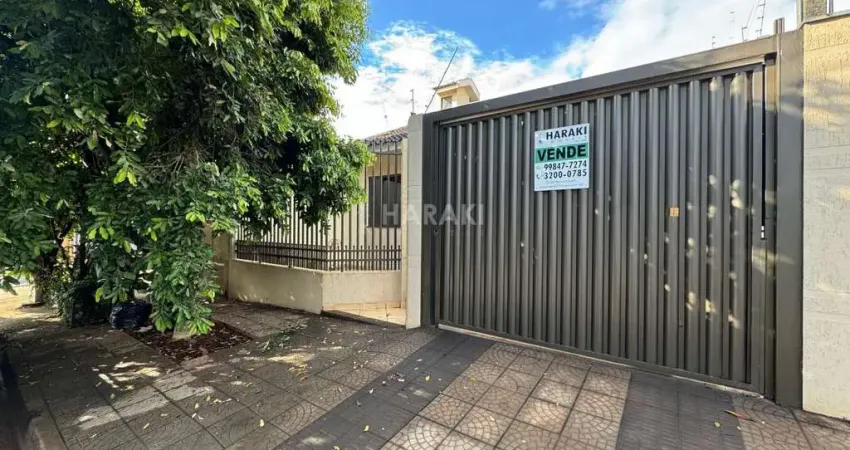 Casa para Venda em Maringá, Jardim Paris, 3 dormitórios, 1 suíte, 2 banheiros, 2 vagas