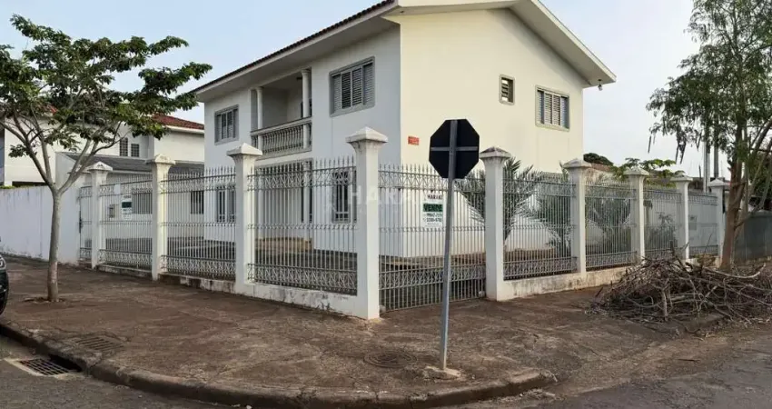 Sobrado para Venda em Maringá, Jardim Monte Carlo, 5 dormitórios, 1 suíte, 3 banheiros, 4 vagas