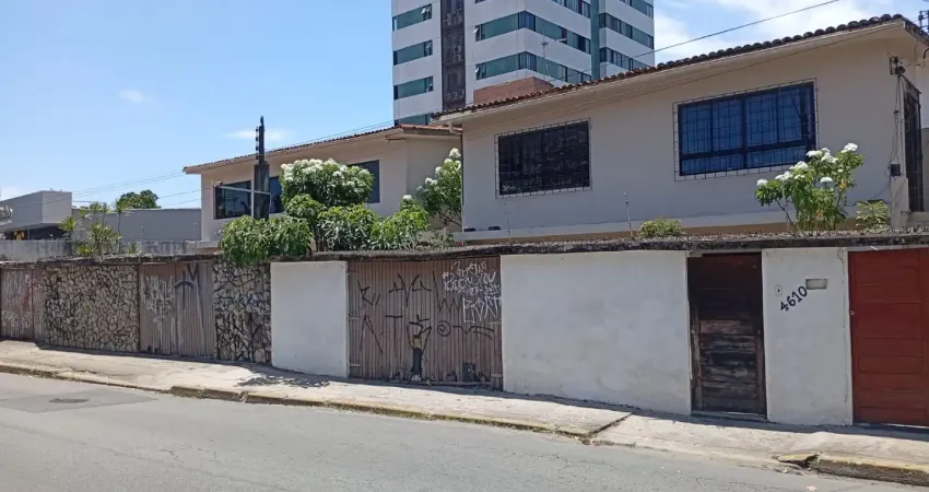 Vendo 2 casas com area total de 900 metros na av. principal de candeias