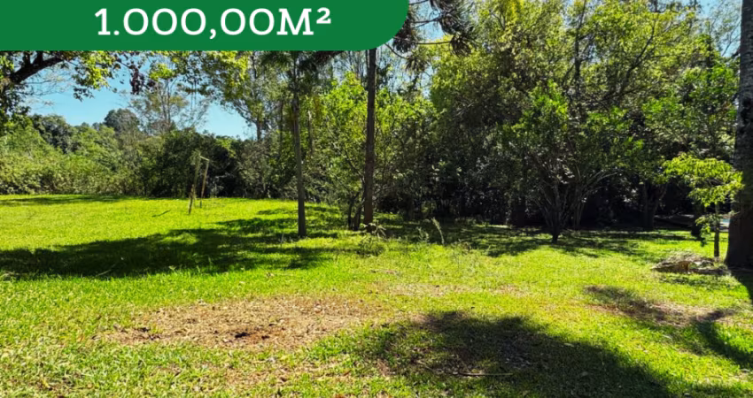 Sítio de 1.000,00m² em condomínio fechado, apenas 3KM do asfalto, na parada 121 da ERS020