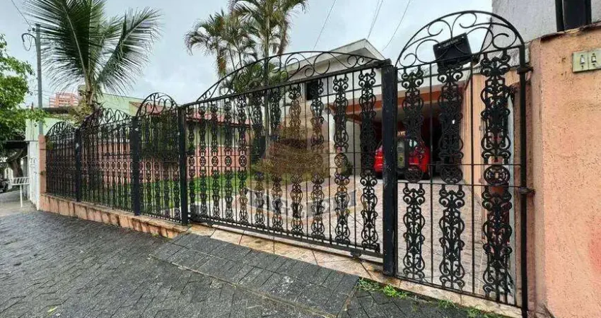 Sobrado grande, bem arejado e com quintal espaçoso! Oportunidade