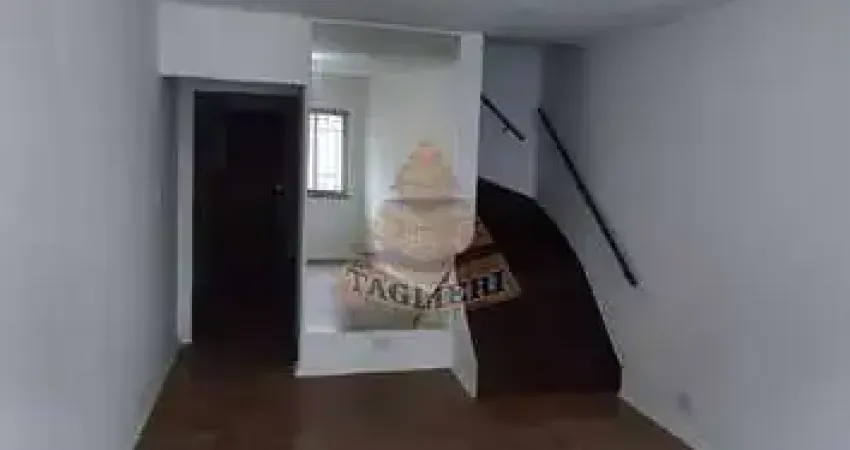 Sobrado de vila com portão de segurança na frente - Tatuapé