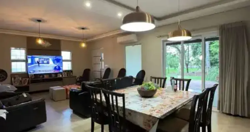 Linda casa à venda - condomínio fechado com ampla área verde e estrutura completa