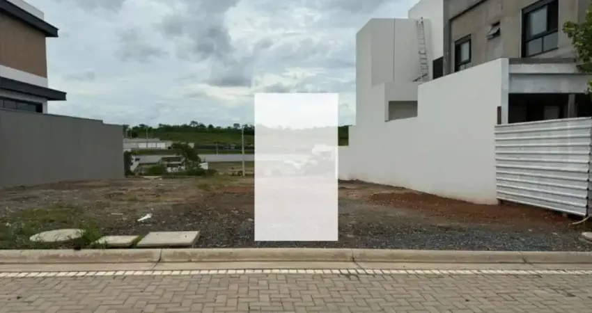 Terreno à venda no condomínio florais safira | lote alto com vista para mata