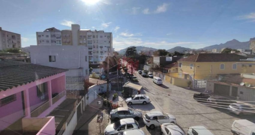 Casa com 3 quartos para alugar na Rua Iriquitia, 617, Taquara, Rio de Janeiro