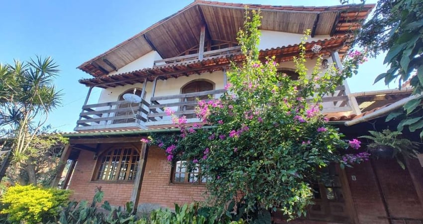 Casa com 3 quartos à venda na Rua Simon Bolivar, Valparaíso, Petrópolis