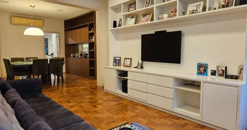 Apartamento em ipanema vista mar, localização excelente , 1 quadra da praia, 3 qts sendo 1 suite, copa, cozinha, dependencia completa de empregada, 1 vaga de garagem