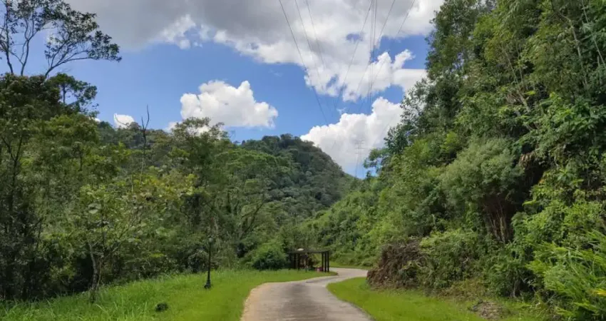 Terreno dos sonhos em condomínio fechado – petrópolis (quarteirão ingelheim)

se você sonha em construir sua casa cercada de natureza, vista deslumbrante e tranquilidade, este é o lugar perfeito.
pare