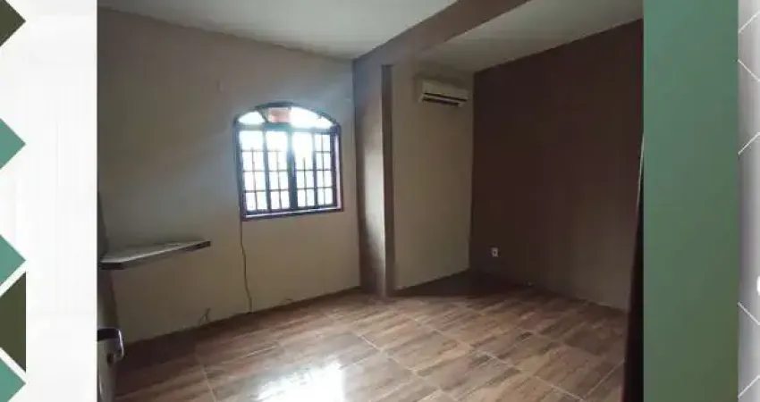 Casa de esquina na rua principal praia do saco
casa com 2 quartos
2 banheiros
varanda
churrasqueira
área de serviço coberta
cozinha
sala
quintal
próximo a praia , colada no mercado unidos
s