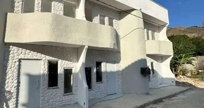 Casa em condomínio fechado com 2 quartos para alugar no Senador Vasconcelos, Rio de Janeiro 