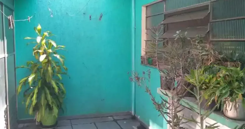 Casa térrea – vila zat / são paulo
vende-se casa térrea com 1 dormitório, 1 banheiro, sala, cozinha ampla, área de serviço, pequeno quintal, sacada ampla e 1 vaga de garagem — localizada na rua nicano