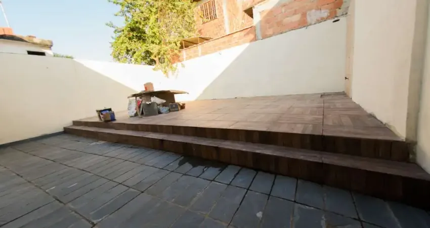 Seu novo lar: casa 2 quartos, quintal amplo e ótima localização!