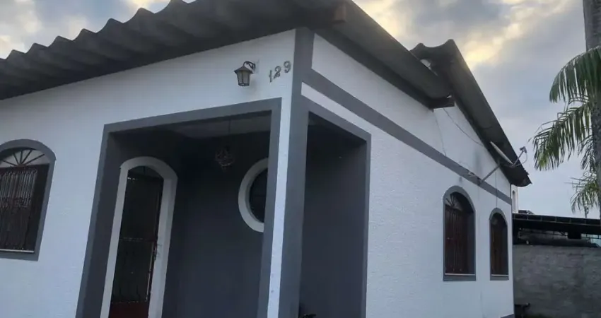 Vendo ótima casa linear em bairro transversal a estrada do campinho