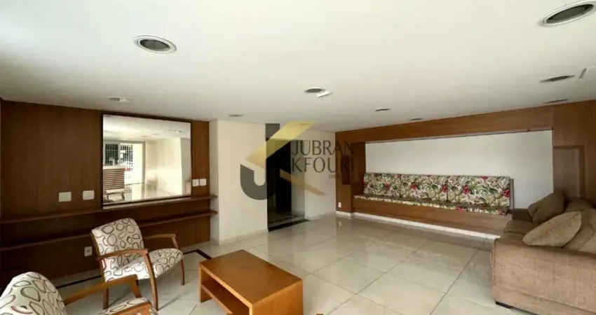 Apartamento à venda no Bosque com 3 dormitórios (1 suíte) e 2 garagens cobertas.