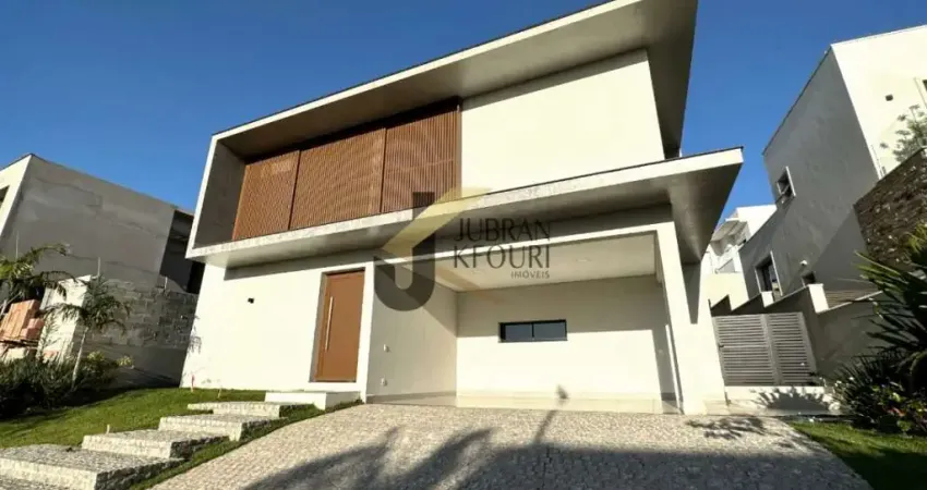 Casa à venda  no  Alphaville Dom Pedro, com 5 suítes (1 térrea), piscina e garagem para vários carros