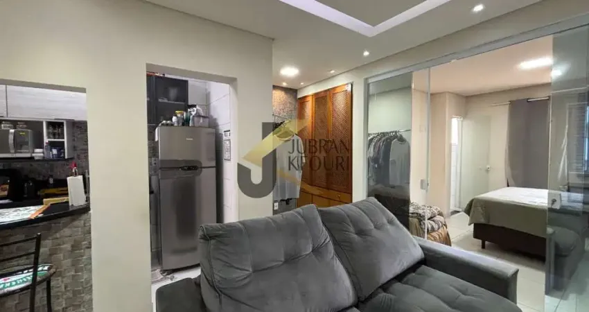 Apartamento à venda no Centro reformado, dormitório, living, cozinha americana, armários, banheiro, garagem  enorme 16m2, elevador , porcelanato.