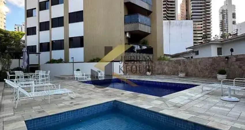 Apartamento à venda no cambuí, com 4 suítes (1 máster), lazer comum e 3 garagens no subsolo.