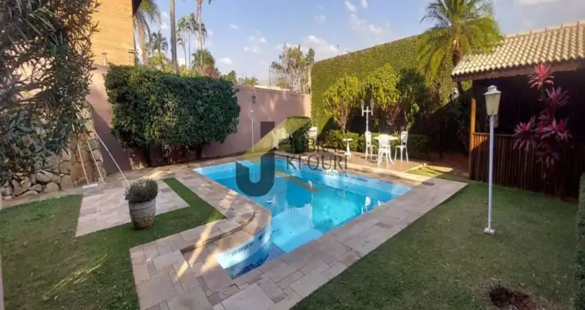 Casa à venda no Parque Taquaral, 4 dormitórios sendo 2 suítes, 4 vagas de garagem e piscina.
