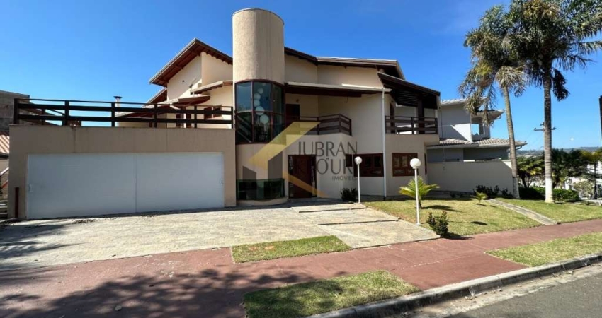 Casa à venda no condomínio Terras do Oriente - Valinhos, com 5 suítes (1 térrea), lazer e garagem para vários carros