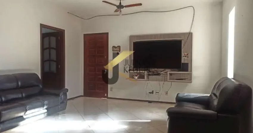 Casa térrea à venda no Jd Nova Europa - Campinas, com 3 dormitórios (1 suíte) e garagem  para vários carros.