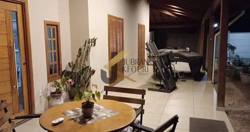 Casa à venda  em Jaguariuna ,em condominio de chacaras ,com 3 quartos sendo 1 suite
